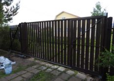 Откатные ворота из евроштакетника